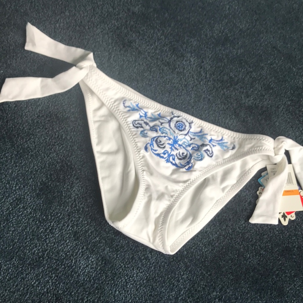 White Embroidered Bikini! - Picture 3 of 4